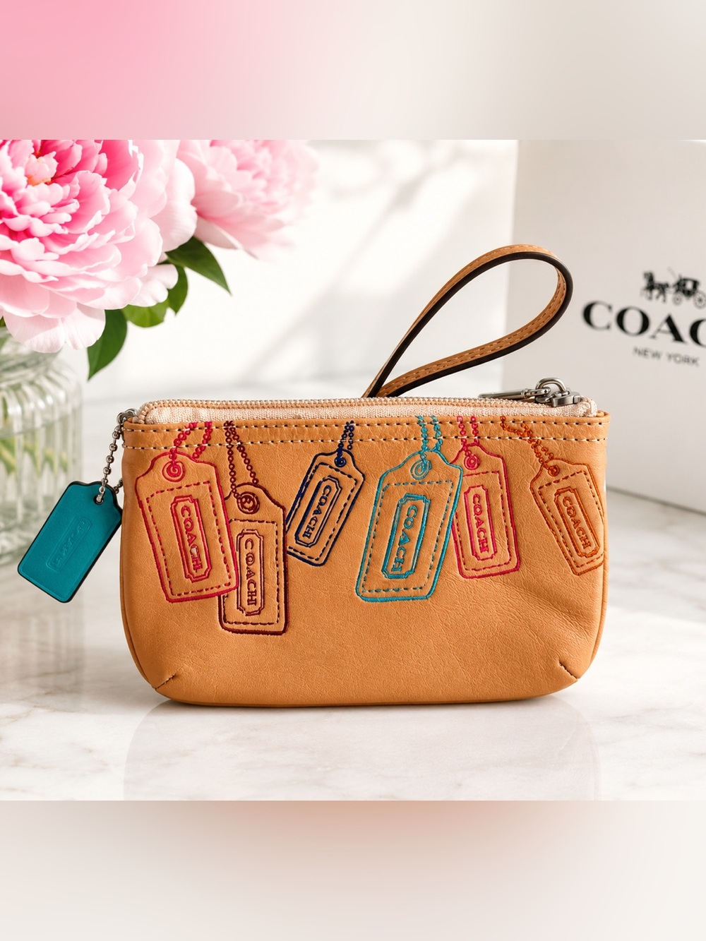 Coach Tan Leather Legacy Hangtag motif wristlet💙💜🩷